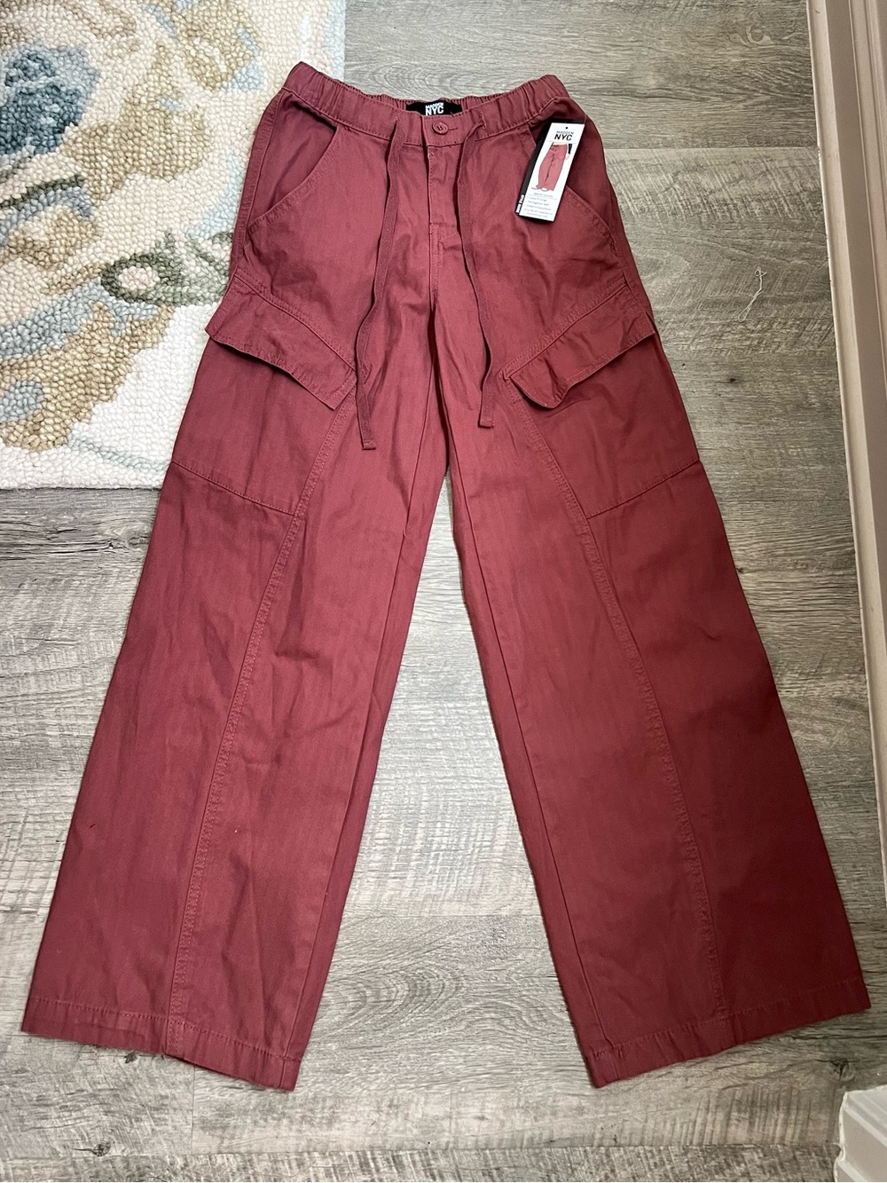 NYC Wide-Leg Cargo Pants in Brick Red